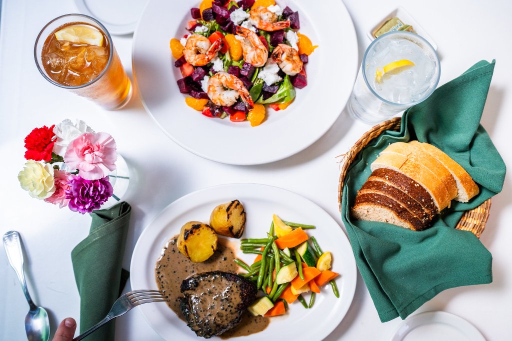 14 Cozy Restaurants with Cocktails and Comfort Food You Have to Try in Ventura Restaurants Open on Thanksgiving in Ventura