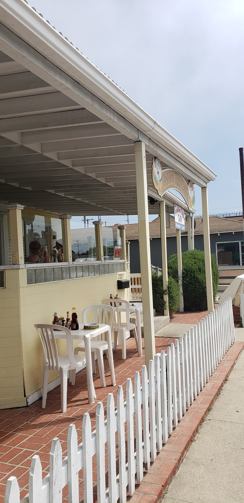 Golden Egg Cafe in Ventura