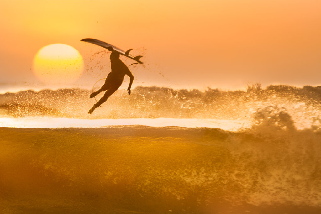 Surfing ventura Kamilo Bustamante