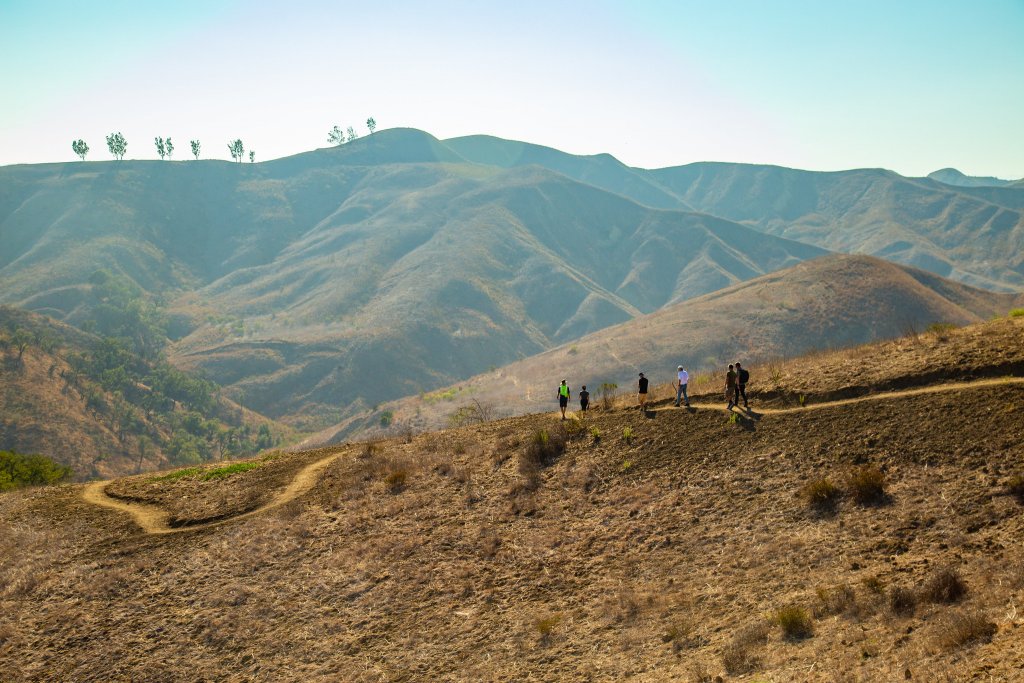 Group hiking down harmon canyon