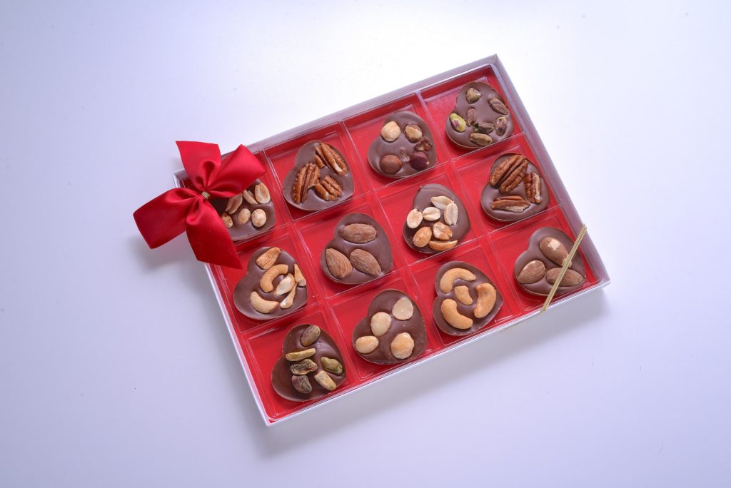 Nut Hearts Valentine's Box top this chocolate ventura