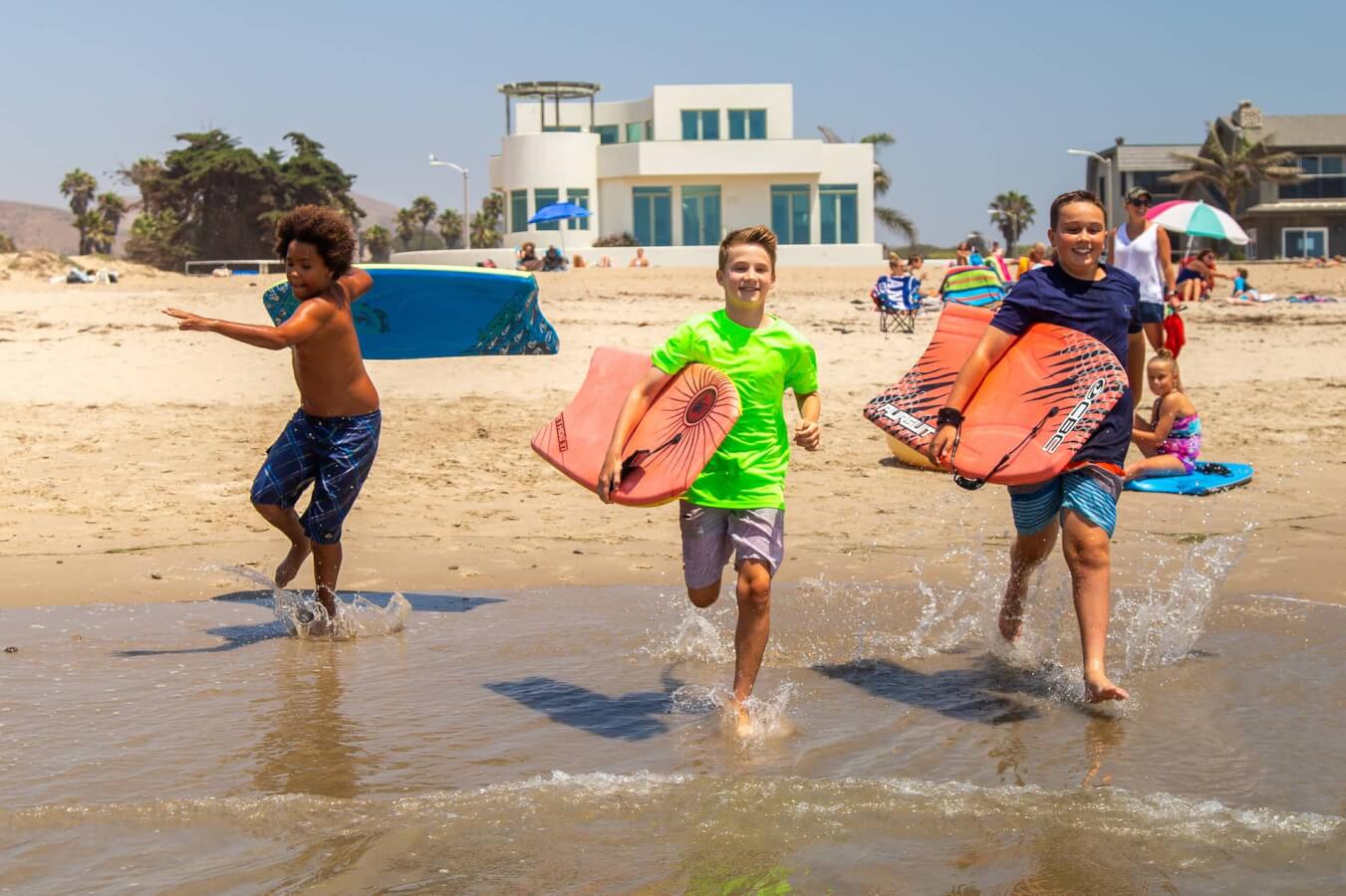 Ventura CA Family Activities - Kids playing on ventura state beach