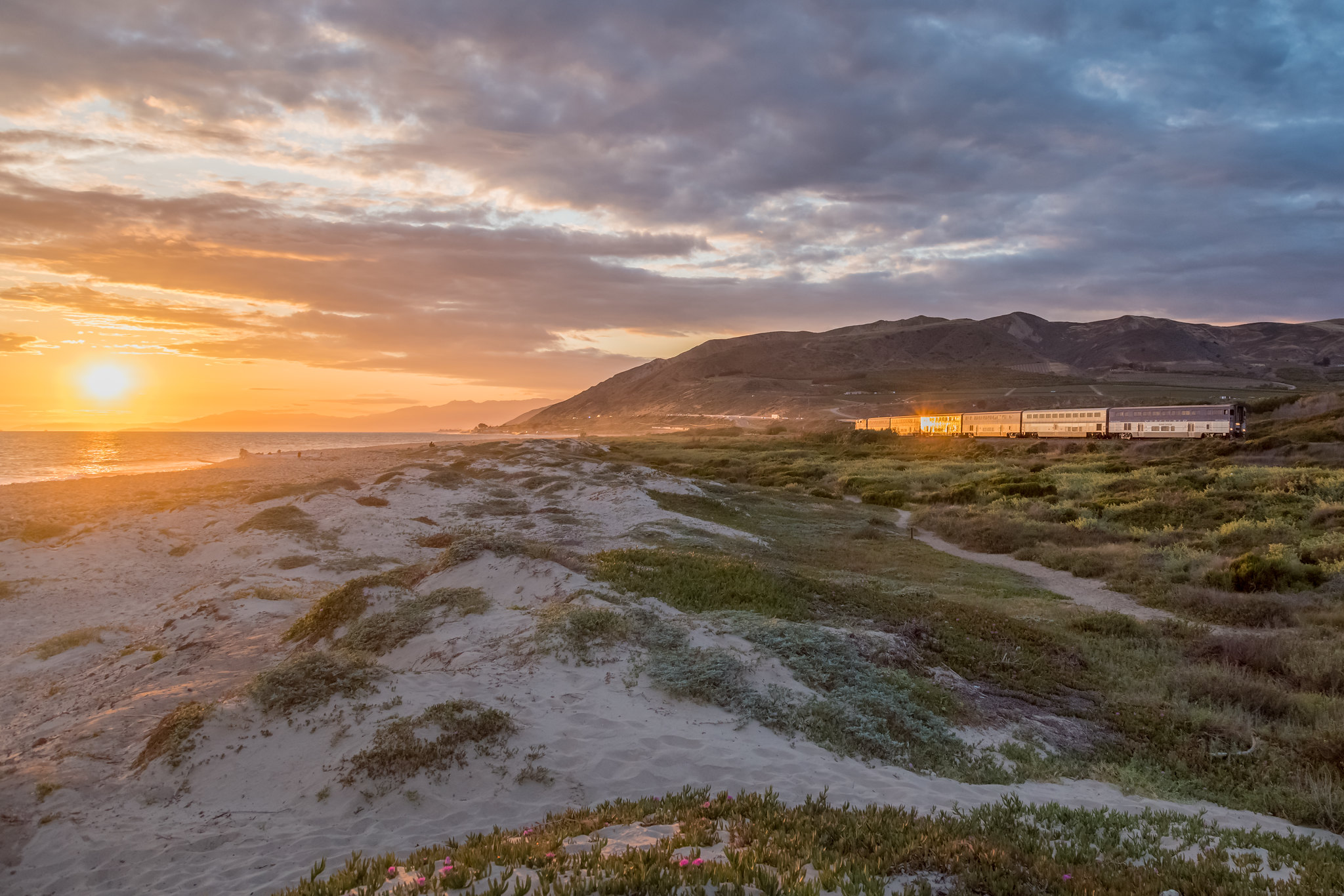 amtrak pacific surfliner train