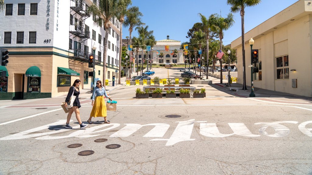 two women shopping in downtown Ventura, a popular thing to do in Ventura during the fall season