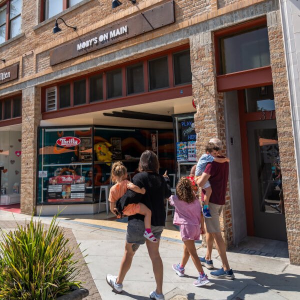 There are fewer crowds in Downtown Ventura during the winter